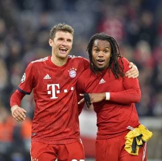 07 11 2018 Football UEFA Champions League 2018 2019 Group phase 4 matchday FC Bayern Munich AEK Athens at Allianz Arena Munich v l Thomas Müller FC Bayern Munich and Renato Sanches Bayern Munich cheer after the match DFL and DFB regulations prohibit any use of photographs as image sequences and or quasi video