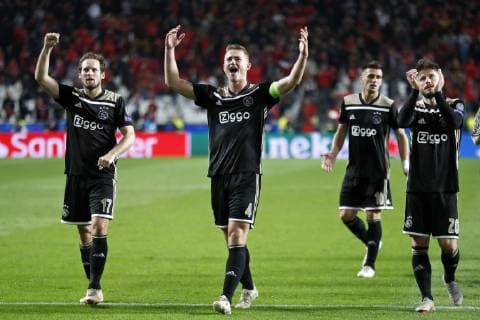LISSABON, Estadio da Luz, 07-11-2018, football, season 2018 2019, Football Champions League . Ajax defender Daley Blind (L) and Ajax defender Matthijs de Ligt (C) celebrating the tie after the game Benfica - Ajax . Benfica - Ajax  x2604684x