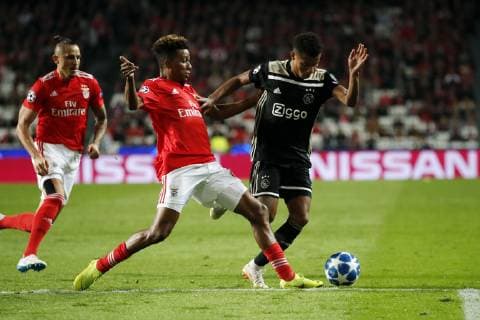 (l-r) Ljubomir Fejsa of SL Benfica, Gedson Fernandes of SL Benfica, David Neres of Ajax during the UEFA Champions League group E match between SL Benfica and Ajax Amsterdam at Estadio La Luz on November 97, 2018 in Lisbon, Portugal UEFA Champions League 2018 2019 xVIxVIxImagesx xMauricexvanxSteenxIVx 12705162