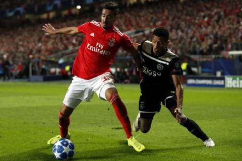 (l-r) Andre Almeida of SL Benfica, David Neres of Ajax during the UEFA Champions League group E match between SL Benfica and Ajax Amsterdam at Estadio La Luz on November 97, 2018 in Lisbon, Portugal UEFA Champions League 2018 2019 xVIxVIxImagesx xMauricexvanxSteenxIVx 12705222