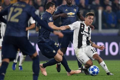 Nemanja Matic of Manchester and Paulo Dybala of Juventus compete for the ball during the Uefa Champions League 2018 2019 Group H football match between Juventus and Manchester United ManU at Juventus stadium, Turin, November, 07, 2018 Foto Andrea Staccioli Insidefoto andreaxstaccioli