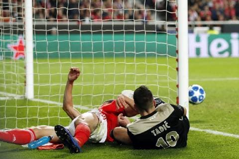 Ruben Dias of SL Benfica, Dusan Tadic of Ajax 1-1 during the UEFA Champions League group E match between SL Benfica and Ajax Amsterdam at Estadio La Luz on November 97, 2018 in Lisbon, Portugal UEFA Champions League 2018 2019 xVIxVIxImagesx xMauricexvanxSteenxIVx 12705538