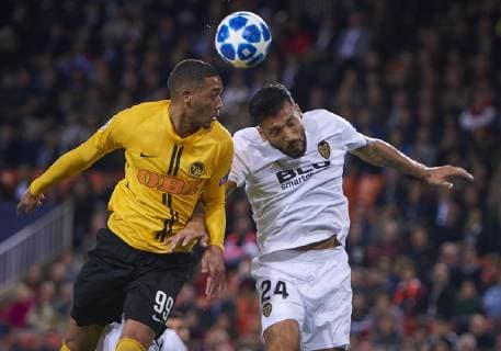 VALENCIA, - NOVEMBER 07: Guillaume Hoarau, forward of BSC Young Boys competes for the ball with Ezequiel Garay, defender of Valencia CF during the UEFA Champions League group stage H football match between Valencia CF and BSC Young Boys at Mestalla Stadium on November 07, 2018, in Valencia, Spain. (Photo by Carlos Sanchez Martinez Icon Sportswire) SOCCER: NOV 07 Champions League - Valencia CF v BSC Young Boys Icon181107027 EDITORIAL USE ONLY
