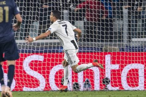 Cristiano Ronaldo dos Santos Aveiro (Juventus) celebrates after scoring his team s first goal during the Uefa Champions League Group Stage H, match between Juventus 1-2 Manchester Utd at Allianz Stadium on November 07, 2018 in Torino, Italy. Noxthirdxpartyxsales  (90664927)