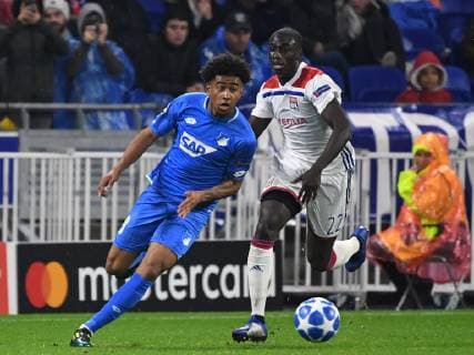 07 11 2018 xmeix Football UEFA Champions League Olympique Lyon TSG 1899 Hoffenheim emspor v l Reiss Nelson TSG 1899 Hoffennheim Olympique Lyons Ferland Mendy DFL DFB REGULATIONS PROHIBIT ANY USE OF PHOTOGRAPHS as IMAGE SEQUENCES and or QUASI VIDEO Lyon prio:1