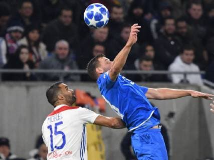 07 11 2018 xmeix Football UEFA Champions League Olympique Lyon TSG 1899 Hoffenheim emspor v l Olympique Lyons Jeremy Morel Adam Szalai TSG 1899 Hoffenheim DFL DFL REGULATIONS PROHIBIT ANY USE OF PHOTOGRAPHS as IMAGE SEQUENCES and or QUASI VIDEO Lyon prio:1