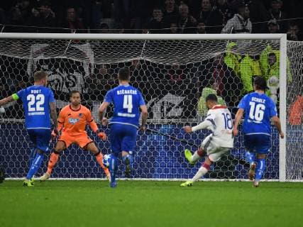 07 11 2018 xmeix Soccer UEFA Champions League Olympique Lyon TSG 1899 Hoffenheim emspor v l Kevin Vogt TSG 1899 Hoffenheim Oliver Baumann TSG 1899 Hoffenheim Ermin Bicakcic TSG 1899 Hoffenheim Olympique Lyons Nabil Fekir Nico Schulz TSG 1899 Hoffenheim DFL DFB REGULATIONS PROHIBIT ANY USE OF PHOTOGRAPHS as IMAGE SEQUENCES and or QUASI VIDEO Lyon VULATIONS PROHIBIT ANY USE OF PHOTOGRAPHS SEQUENCES and or QUASI VIDEO Lyon VULATIONS prio:1