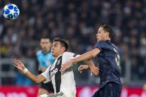 Paulo Exequiel Dybala (Juventus) Nemanja Matic (Manchester Utd) during the Uefa Champions League Group Stage H, match between Juventus 1-2 Manchester Utd at Allianz Stadium on November 07, 2018 in Torino, Italy. Noxthirdxpartyxsales  (90665136)