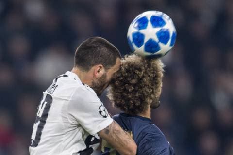 Sport Bilder des Tages Leonardo Bonucci (Juventus) Marouane Fellaini-Bakkaoui (Manchester Utd) during the Uefa Champions League Group Stage H, match between Juventus 1-2 Manchester Utd at Allianz Stadium on November 07, 2018 in Torino, Italy. Noxthirdxpartyxsales  (90665316)