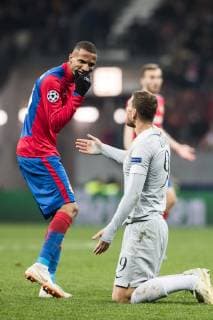 Sport Bilder des Tages (181108) -- MOSCOW, Nov. 8, 2018 (Xinhua) -- CSKA Moskva s Rodrigo Becao (L) reacts during the UEFA Champions League Group G match between Roma and CSKA Moskva in Moscow, Russia, Nov. 7, 2018. Roma won 2-1. (Xinhua Wu Zhuang) (SP)RUSSIA-MOSCOW-SOCCER-UEFA CHAMPIONS LEAGUE 