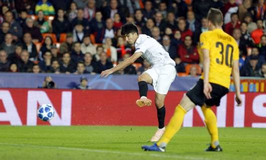 Sport Bilder des Tages Partido de Liga de Campeones entre el Valencia y el Young Boys. En la imagen, Carlos Soler logra su gol. Champions LEague match between Valencia and Young Boys. In this picture, Carlos Soler scores his goal. 