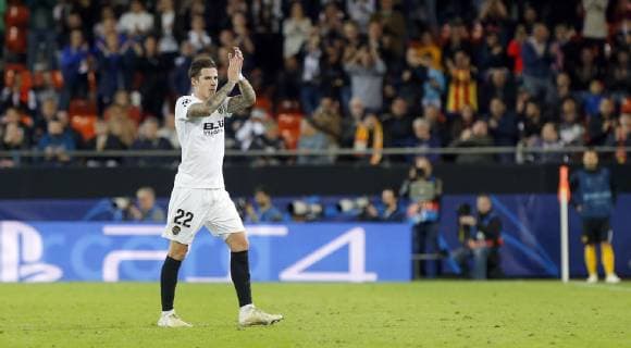 Partido de Liga de Campeones entre el Valencia y el Young Boys. En la imagen, Santi Mina.Champions LEague match between Valencia and Young Boys. In this picture, Santi Mina. 