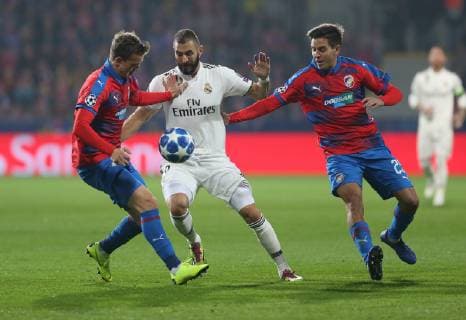 Partido de Liga de Campeones entre el Viktoria Plzen y el Real Madrid. En la imagen, Benzema.Champions League match between Viktoria Plzen and Real Madrid. In this picture, Benzema. 