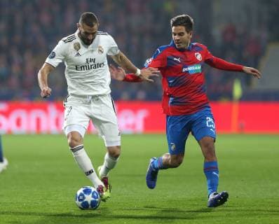 Partido de Liga de Campeones entre el Viktoria Plzen y el Real Madrid. En la imagen, Benzema. Champions League match between Viktoria Plzen and Real Madrid. In this picture, Benzema. 