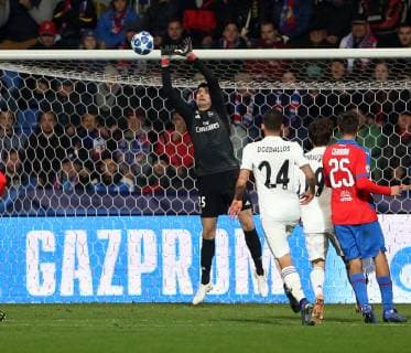 Partido de Liga de Campeones entre el Viktoria Plzen y el Real Madrid. En la imagen, Courtois.Champions League match between Viktoria Plzen and Real Madrid. In this picture, Courtois. 