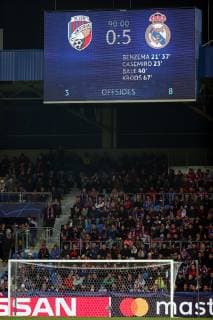 Sport Bilder des Tages Partido de Liga de Campeones entre el Viktoria Plzen y el Real Madrid. En la imagen, el marcador final.Champions League match between Viktoria Plzen and Real Madrid. In this picture, the final scoreboard. 
