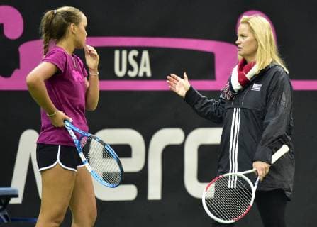 US tennis player Sofia Kenin (left) and US coach Kathy Rinaldi are seen during a training session prior to the final match of the Fed Cup between Czech Republic and USA, at the O2 arena in Prague, Czech Republic, on November 8, 2018. The final match will be held on November 10 and 11. (CTKxPhoto RomanxVondrous) CTKPhotoP201811080633301  vnd 10
