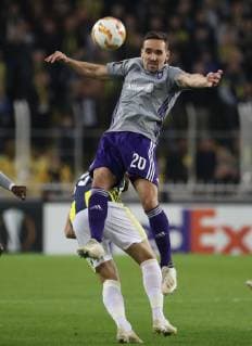 Fenerbahce s Sener Ozbayrakli and Anderlecht s Sven Kums fight for the ball during the match between Belgian soccer team RSC Anderlecht and Turkish team Fenerbahce, Thursday 08 November 2018 in Istanbul, Turkey, on day four of the UEFA Europa League group stage, in group D. VIRGINIExLEFOUR  x05464168x