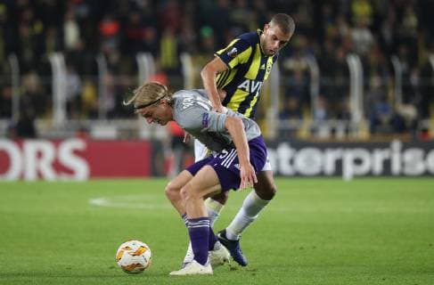 Anderlecht s Sebastiaan Bornauw and Fenerbahce s Islam Slimani fight for the ball during the match between Belgian soccer team RSC Anderlecht and Turkish team Fenerbahce, Thursday 08 November 2018 in Istanbul, Turkey, on day four of the UEFA Europa League group stage, in group D. VIRGINIExLEFOUR  x05464191x