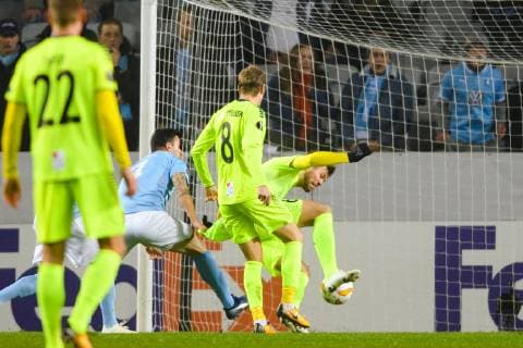 181108 Patrick Mortensen of Sarpsborg 08 and goalkeeper Johan Dahlin of Malmö FF during the Europa League group stage match between Malmö FF and Sarpsborg 08 on November 8, 2018 in Malmö. Photo: Petter Arvidson BILDBYRN kod PA 92149  Copyright: PETTERxARVIDSON BB181108PA034