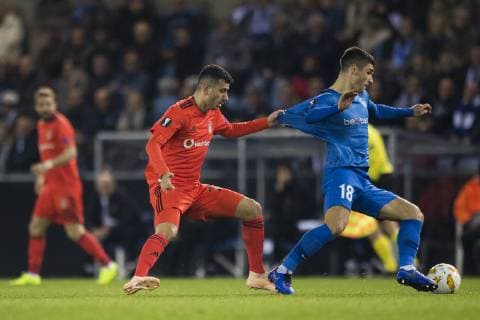 Sport Bilder des Tages Besiktas Oguzhan Ozyakup and Genk s Ruslan Malinovski fight for the ball during a match between Belgian soccer team KRC Genk and Turkish club Besiktas, in Genk, Thursday 08 November 2018 on day four of the UEFA Europa League group stage, in group I. JASPERxJACOBS  x05464340x