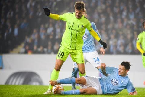 181108 Patrick Mortensen of Sarpsborg 08 Andreas Vindheim of Malmö FF during the Europa League group stage match between Malmö FF and Sarpsborg 08 on November 8, 2018 in Malmö.  Copyright: LUDVIGxTHUNMAN BB181108LT005