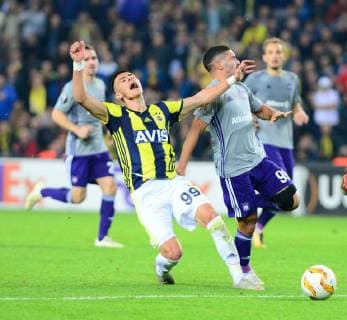 Eljif Elmas of Fenerbahce and Zakaria Bakkali of Anderlecht during the UEFA Europa League groupD match between Fenerbahce and Anderlecht at Ulker Stadium in Istanbul , Turkey on November 08 , 2018. 