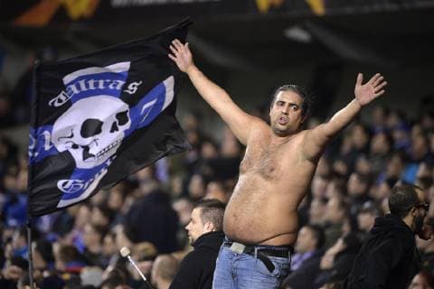 Sport Bilder des Tages A bare-chested Genk supporter pictured during a match between Belgian soccer team KRC Genk and Turkish club Besiktas, in Genk, Thursday 08 November 2018 on day four of the UEFA Europa League group stage, in group I. YORICKxJANSENS  x05464470x