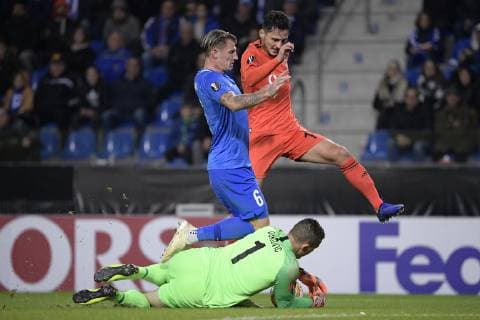 Genk s goalkeeper Danny Vukovic, Genk s Sebastien Dewaest and Besiktas Mustafa Pektemek fight for the ball during a match between Belgian soccer team KRC Genk and Turkish club Besiktas, in Genk, Thursday 08 November 2018 on day four of the UEFA Europa League group stage, in group I. YORICKxJANSENS  x05464474x