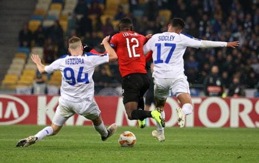 Defenders Tomasz Kedziora (L) and Sidcley (R) of FC Dynamo Kyiv attempt to block midfielder James Lea Siliki of Stade Rennais F.C. during the UEFA Europa League Matchday 4 Group K game at the NSC Olimpiyskiy, Kyiv, capital of Ukraine, November 8, 2018. Ukrinform. UEL: Dynamo vs Rennes in Kyiv  Copyright: xDanilxShamkinx