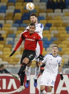 November 8, 2018 - Kiev, Ukraine - Dynamo Kiev s Tamas Kadar (C) vies with Rennes Mehdi Zeffane (L) during the UEFA Europa League Group K second-leg football match between Rennes and Dynamo Kyiv at the Olympiyskiy Stadium in Kiev, Ukraine, 08 November 2018. Dynamo Kyiv v Stade Rennais - UEFA Europa League (13 immagini)  - ZUMAn230 20181108_zaa_n230_326 Copyright: xStrx