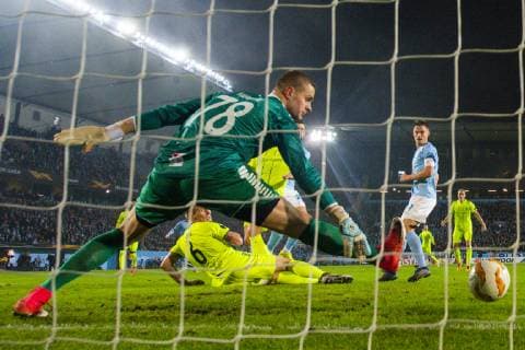 Sport Bilder des Tages 181108 Marcus Antonsson of Malmö FF scores 1-1 behind Goalkeeper Aleksandr Vasyutin of Sarpsborg 08 during the Europa League group stage match between Malmö FF and Sarpsborg 08 on November 8, 2018 in Malmö.  Copyright: LUDVIGxTHUNMAN BB181108LT057