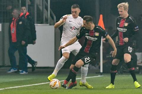 GER Europa League Bayer 04 Leverkusen vs FC Zürich 08 11 2018 BayArena Leverkusen GER Europa League Bayer 04 Leverkusen vs FC Zürich DFL regulations prohibit any use of photographs as image sequences and or quasi video im Bild v li im Zweikampf Benjamin Kololli 70 FC Zürich Zuerich Dominik Kohr 21 Bayer 04 Leverkusen nph Mauelshagen nph00321