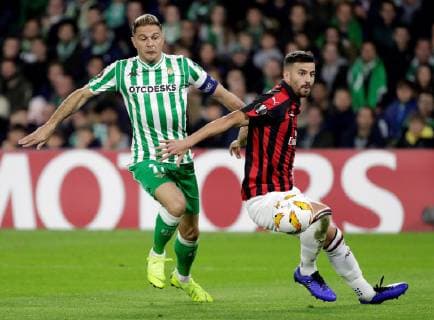 Real Betis Joaquin (L) in action against AC Milan s Mateo Musacchio (R) during a UEFA Europa League soccer match between Real Betis and AC Milan at Benito Villamarin stadium in Sevilla, southern Spain, 08 November 2018. Real Betis vs AC Milan !ACHTUNG: NUR REDAKTIONELLE NUTZUNG!  Copyright: xJULIOxMUÑOZx GRAF4716 20181108-636773089939557759