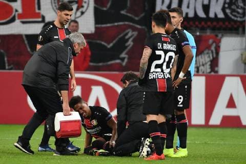 GER UEFA EL Bayer 04 Leverkusen GER vs FC Zuerich SUI 08 11 2018 BayArena Leverkusen Europaleque preliminary round GER UEFA EL Bayer 04 Leverkusen GER vs FC Zuerich SUI DFL regulations prohibit any use of photographs as image sequences and or quasi video in picture shows Wendell Leverkusen 18 injured on ground nordphotox xMeuter nph00351