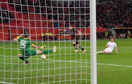 08 11 2018 Football UEFA Europe League Season 2018 2019 Group stage 4 Matchday Bayer 04 Leverkusen FC Zuerich Lucas Alario Bayer 04 Leverkusen mi fails against goalkeeper Yanick Brecher FC Zuerich Team2