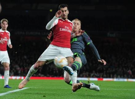 Football - 2018 2019 UEFA Europa League - Group E: Arsenal vs. Sporting Lisbon Henrikh Mkhitaryyan of Arsenal and Jeremy Mathieu of Sporting, at The Emirates. COLORSPORT ANDREW COWIE 
