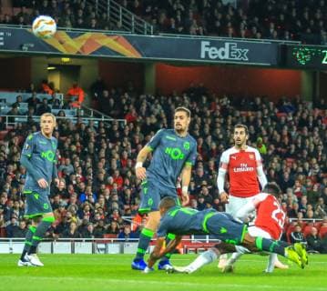 Arsenal v Sporting Clube de Portugal UEFA Europa League Danny Welbeck of Arsenal falls awkwardly during the UEFA Europa League match at the Emirates Stadium, London Content Not Available For UK Newspapers Copyright: xStevexO Sullivanx FIL-12520-0023