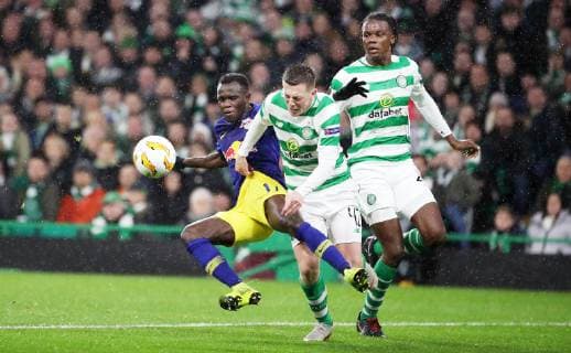 Celtic Glasgow RB Leipzig Soccer Euro League Glasgow 08 11 2018 Celtic Park Soccer UEFA Euro League Group B 4 Matchday Celtic Glasgow vs RB Leipzig In the picture from left Bruma 17 RB Leipzig Callum McGregor 42 Celtic and Dedryck Boyata 20 Celtic According to UEFA specifications, it is prohibited to use or have used photographs taken in the stadium and or during the match in the form of sequence pictures and or video-like photo sequences