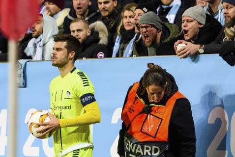 181108 Joachim Thomassen of Sarpsborg 08 and fans of Malmö FF during the Europa League group stage match between Malmö FF and Sarpsborg 08 on November 8, 2018 in Malmö. Photo: Petter Arvidson BILDBYRN kod PA 92149  Copyright: PETTERxARVIDSON BB181108PA186