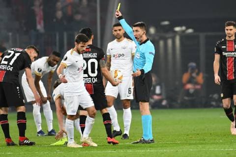 GER UEFA EL Bayer 04 Leverkusen GER vs FC Zuerich SUI 08 11 2018 BayArena Leverkusen Europaleque preliminary round GER UEFA EL Bayer 04 Leverkusen GER vs FC Zuerich SUI DFL regulations prohibit any use of photographs as image sequences and or quasi video in picture shows Dominik Kohr Leverkusen 21 looks yellow for a swallow nordphotox xMeuter nph00351