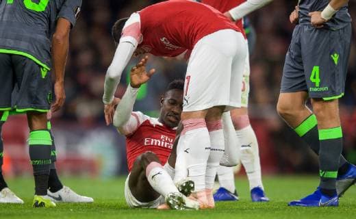Henrikh Mkhitaryan of Arsenal tried to help Injured Danny Welbeck to his feet during the UEFA Europa League group match between Arsenal and Sporting Clube de Portugal at the Emirates Stadium, London, England on 8 November 2018. Copyright: xPRiMExMediaxImagesx PMI-2394-0028