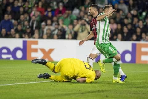 November 8, 2018 - Seville, Spain - PEPE REINA of Milan (L) makes a savein front of JOAQUIN of Betis (R ) during the Europa League Group F soccer match between Real Betis and AC Milan at the Benito Villamarin Stadium Soccer 2018 - Real Betis vs AC Milan - ZUMAa142 20181108_zap_a142_001 Copyright: xDanielxGonzalezxAcunax