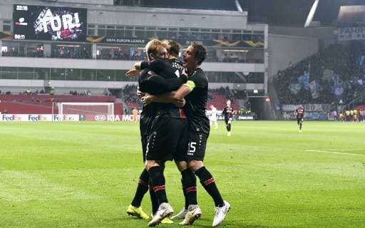 Football UEFA Europa League Men Season 2018 2019 Group A 4 Matchday BayArena Leverkusen Bayer Leverkusen black FC Zurich white Jubel Tin Jedvaj LEV after his goal to 1 0 together with Julian Brandt LEV Julian Baumgartlinger LEV Jubel Jubel Freude Aktion UEFA REGULATIONS PROHIBIT ANY USE OF PHOTOGRAPHS AS IMAGE SEQUENCES AND OR QUASI VIDEO