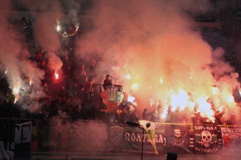 Fußball, EL, FC Vorskla Poltava - FK Qarabag Smoke from burning flares covers the stands occupied by the fans of FC Vorskla Poltava during the UEFA Europa League Matchday 4 Group E game against Qarabag FK at the Oleksiy Butovsky Vorskla Stadium, Poltava, central Ukraine, November 8, 2018. Ukrinform. Vorskla 0-1 Qarabag in UEFA Europa League match  Copyright: xHennadiixMinchenkox