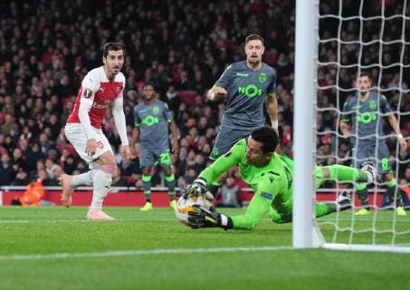 Football - 2018 2019 UEFA Europa League - Group E: Arsenal vs. Sporting Lisbon Henrikh Mkhitaryan of Arsenal sees his shot saved by goalkeeper, Renan Ribeiro of Sporting at The Emirates. COLORSPORT ANDREW COWIE 