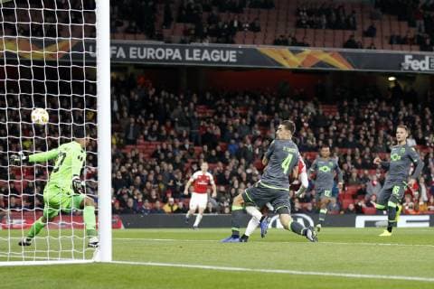 Sebastian Coates of Sporting Clube de Portugal watches the shot go wide from Pierre-Emerick Aubameyang of Arsenal during the UEFA Europa League Group Stage match between Arsenal and Sporting at the Emirates Stadium, London, England on 8 November 2018. Copyright: xCarltonxMyriex 21800055