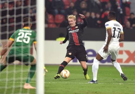 European League Bayer 04 Leverkusen FC Zurich 08 11 2018 Julian Brandt LEV in the Zurich penalty area Li Tw Brecher Re Umaru Bangura both Zurich DFL REGULATIONS PROHIBIT ANY USE OF PHOTOGRAPHS AS IMAGE SEQUENCES AND OR QUASI VIDEO HM