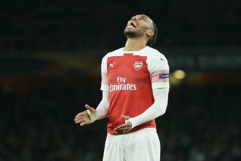 Sport Bilder des Tages (181109) -- LONDON, Nov. 9, 2018 (Xinhua) -- Arsenal s Pierre-Emerick Aubameyang looks dejected after missing a free kick during the UEFA Europa League group E match between Arsenal and Sporting Lisbon at the Emirates Stadium in London, Britain on Nov. 8, 2018. The final score was 0-0. (Xinhua Tim Ireland) FOR EDITORIAL USE ONLY. NOT FOR SALE FOR MARKETING OR ADVERTISING CAMPAIGNS. NO USE WITH UNAUTHORIZED AUDIO, VIDEO, DATA, FIXTURE LISTS, CLUB LEAGUE LOGOS OR LIVE SERVICES. ONLINE IN-MATCH USE LIMITED TO 45 IMAGES, NO VIDEO EMULATION. NO USE IN BETTING, GAMES OR SINGLE CLUB LEAGUE PLAYER PUBLICATIONS. (SP) BRITAIN-LONDON-FOOTBALL-EUROPA LEAGUE-ARSENAL VS SPORTING LISBON