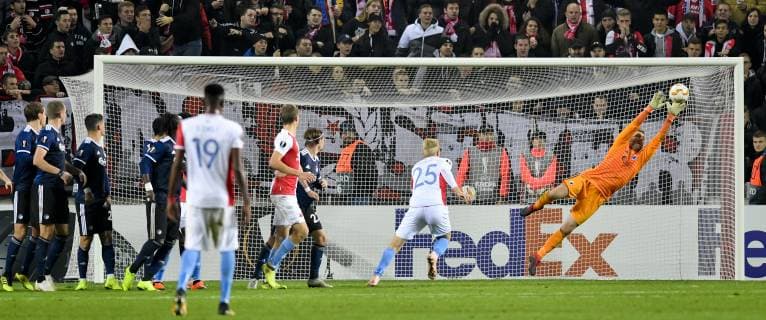 Sport Bilder des Tages Goalkeeper STEPHAN ANDRESEN (Copenhagen) in action during the European UEFA Europa League, Group C, match between SK Slavia Praha and FC Copenhagen, in Prague, Czech Republic, on November 8, 2018. (CTKxPhoto VitxSimanek) CTKPhotoP201811081296301  VIS 007
